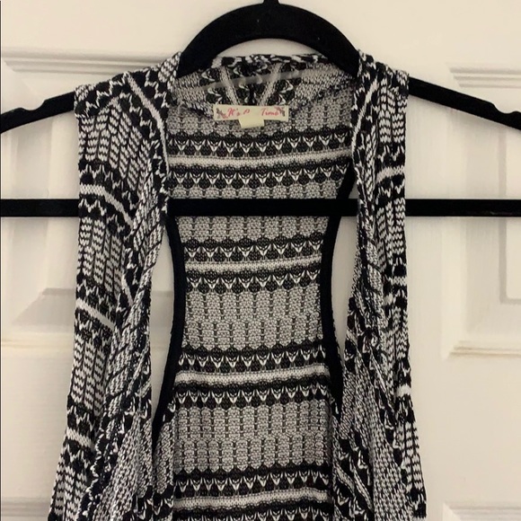 Striped Sleeveless Cardigan - Picture 2 of 3